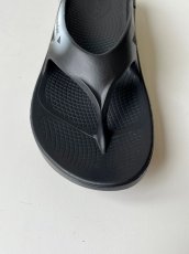 画像4: SALE and wander / アンドワンダー / OOFOS original × and wander recovery sandal (4)
