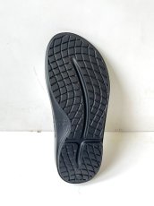 画像5: and wander / アンドワンダー / OOFOS ahh × and wander recovery sandal (5)