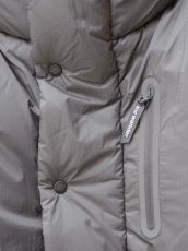 画像3: and wander / アンドワンダー / PRIMALOFT rip coat (3)