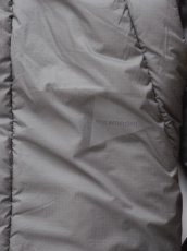 画像2: and wander / アンドワンダー / PRIMALOFT rip coat (2)